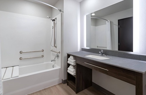 Dahlgren Hotel | Quiet Room with Full Kitchen and Outdoor Grill Perfect for Long-Term Guests