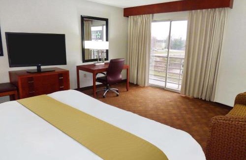 Akron Hotel | Radisson Akron-Fairlawn Copley