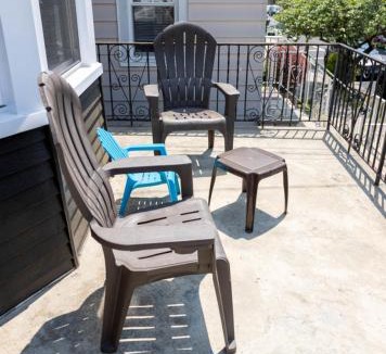 Bayonne House | Rainforest Retreat 20m to NYC Parking Sleeps 25
