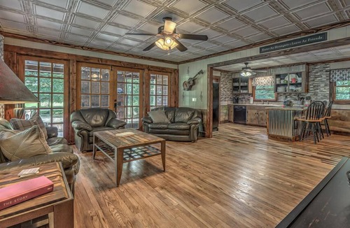 Cherry Log Cabin | Ralph and Irene's - Handicap Accessible | Pet Friendly | Hot Tub