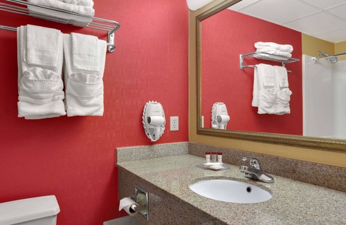 East Orange Hotel | Ramada by Wyndham East Orange