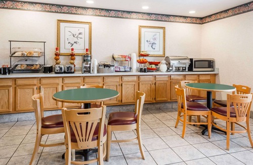 Strasburg Hotel | Ramada by Wyndham Strasburg Dover