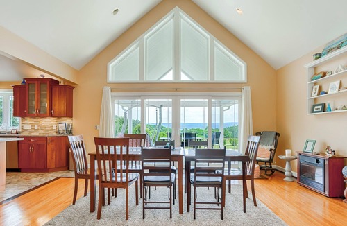 Himrod Cottage | Rapalee Retreat - Wine and Lake Lovers Take Notice!