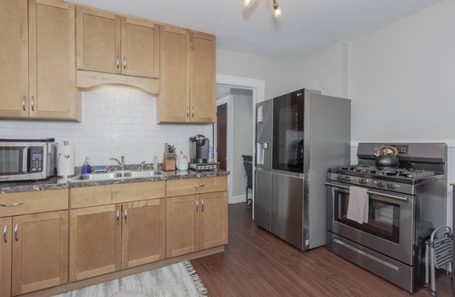 University Circle Apartment | Rare Cleveland Apt: Heart of Little Italy! With Sauna & Hot Tub!