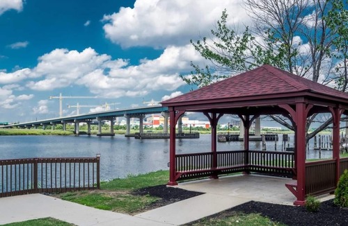 Secaucus House | Rare Find! Close to Empire State Building, Pet Friendly Property