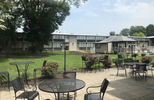 Bethlehem House | Rare Gem! 3 Wonderful Units, Pool, Free Breakfast, Near Allentown Art Museum!