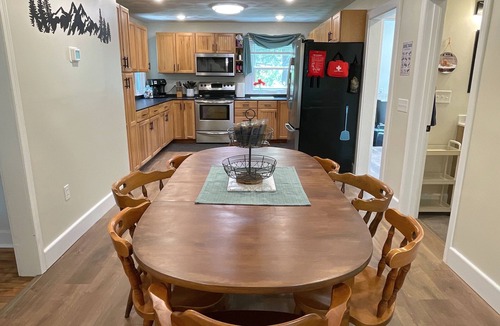 Saxton Cabin | Raystown Vacations: The Fox Den ~ Linens incl ~ EZ Boat Parking~ Dogs welcome!