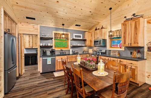 Mansfield Cabin | Red Cardinal Lodge Near Snow Trails