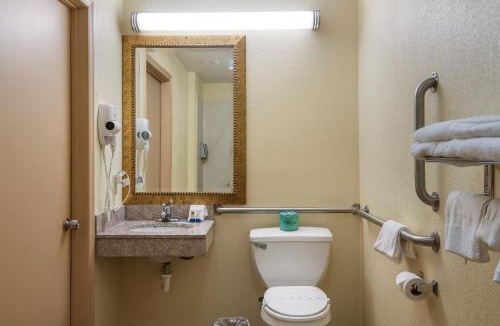Irvington Hotel | Red Carpet Inn Newark - Irvington NJ