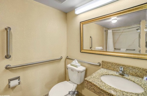 Lester Hotel | Red Carpet Inn Philadelphia Airport
