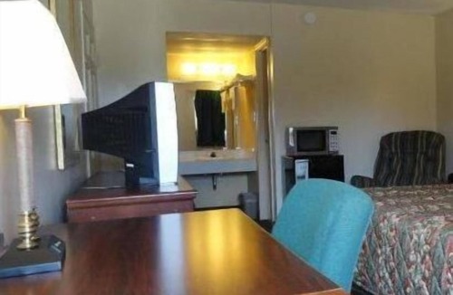 Terre Haute Hotel | Red Carpet Inn Terre Haute