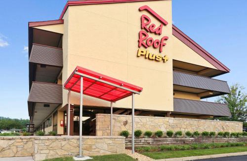 Lutherville Timonium Hotel | Red Roof Inn PLUS+ Baltimore North - Timonium