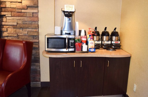 Monroeville Hotel | Red Roof Inn PLUS+ Pittsburgh East - Monroeville