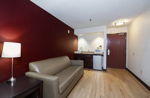 Dover Hotel | Red Roof Inn & Suites Dover Downtown