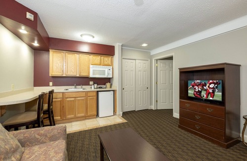 Milnesville Hotel | Red Roof Inn & Suites Hazleton