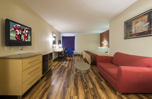 Bellmawr Hotel | Red Roof Inn & Suites Philadelphia - Bellmawr