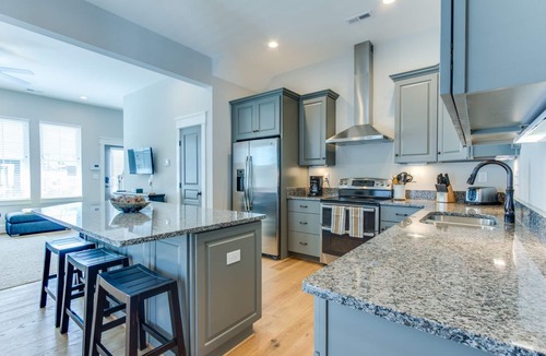 Northeast Virginia Beach House | Refreshed, Pet-Friendly 4 BR Townhouse Walking Distance to the Beach and Boardwalk (408A)