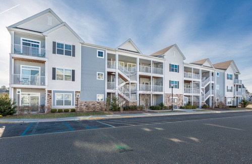 Rehoboth Beach Condo | Rehoboth Beach 3BR Condo w/Elevator Pool/Tennis/Gym/Parking