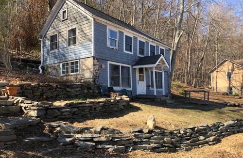 Pond Eddy Apartment | Relax Like It's 1800!