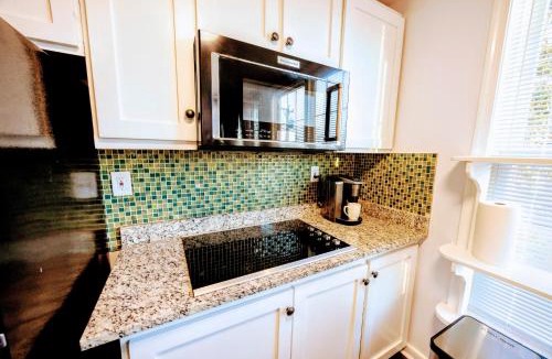 Arlington House | Relax with our 2BR Retreat! Minutes to DC and Pet is Ok! BBQ and Free Parking