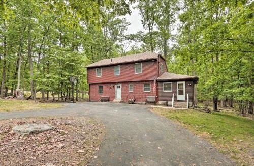 Sybertsville House | Relaxing Eagle Rock Resort Home - 1 Block to Lake!