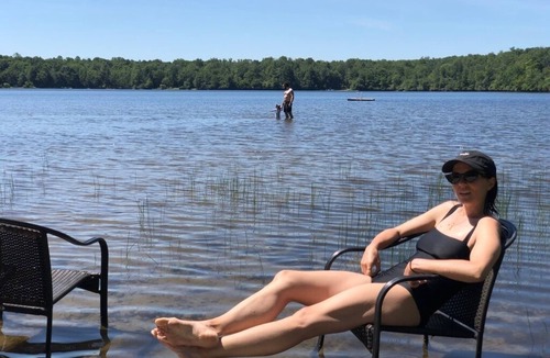 Livingston Manor Ski Chalet | Relaxing retreat - Lake - HotTub - Firepit - Gameroom - Pet Friendly - sleeps 10
