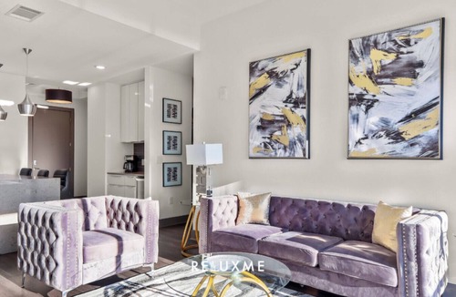 Second Ward Condo | Reluxme | City Center High-Rise King 2BR + Skyline