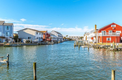 Midtown Ocean City House | Renovated 2023! Bayside 3 Bedroom, 3 bath 2 story Townhouse with pool