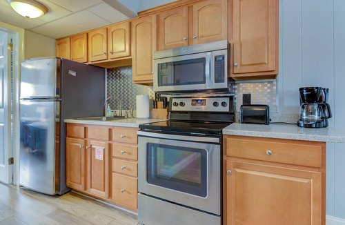 Admiral Estates Condo | Renovated Beach Block W Ocean View & Pool - Now Booking for 2025!
