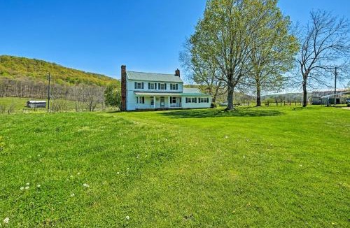 Plummers Landing House | Renovated KY Farmhouse Retreat with Pasture Views!