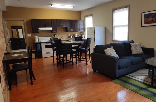 Mount Vernon Apartment | Renovated, Pet Friendly Apt Perfect for Professionals, Travel Nurses + Students