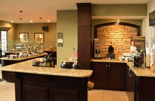Beckett Ridge Apartment | Renovated Studio | Free Daily Breakfast, Fitness Center, Indoor Pool