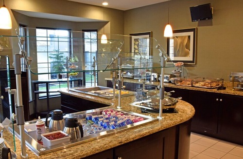 Beckett Ridge Apartment | Renovated Studio | Free Daily Breakfast, Fitness Center, Indoor Pool