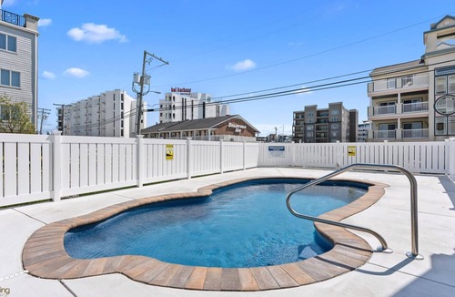 Wildwood Crest House | Residence 201N at The Sandcastle Condominiums