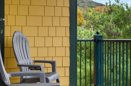 Vernon Condo | Resort Getaway ! Mtn Creek Ski-In Ski-Out -Pool-Hot Tub-Sauna