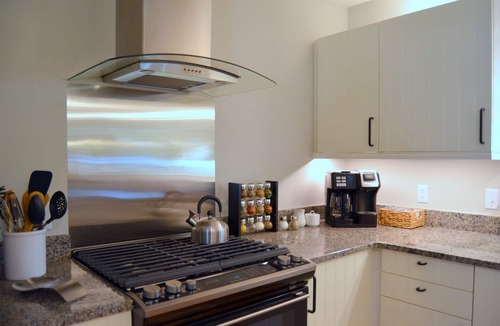 Huger House | Rest & relax at your home away from home! Gorgeous guest house near Charleston!