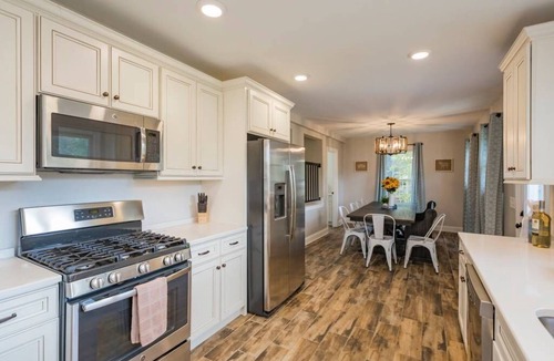 Greenwood House | Restaurants, coffee shops, breweries walking distance. 6 minute drive downtown.