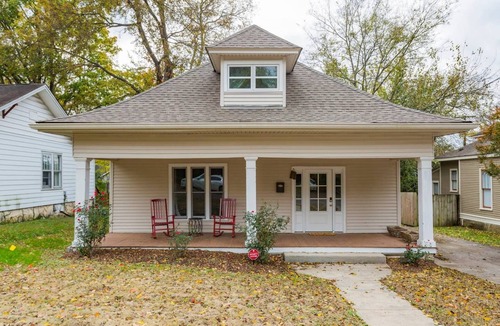 Greenwood House | Restaurants, coffee shops, breweries walking distance. 6 minute drive downtown.