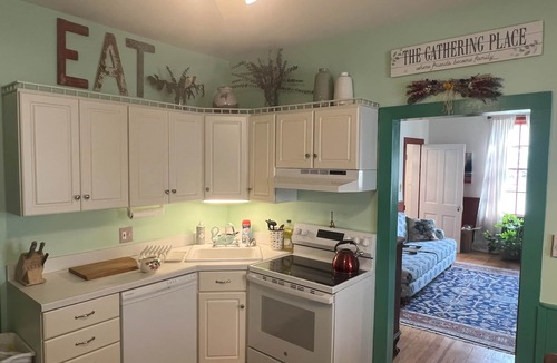 Berkeley Springs House | Restored 1870s 4BR, 2.5 bath, formal dining, in the heart of Berkeley Springs