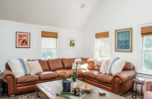 Ulster Park House | Restored 1890's Farmhouse near Kingston