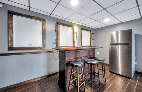Blakeslee House | Retreats, 24 Acres, Reunions, Swim Spa, Game Rooms
