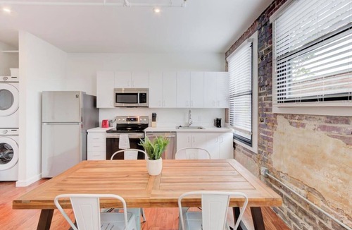 South Main Historic District Apartment | Retro Apartment | Near Broad Ave, Beale St