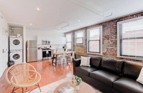 South Main Historic District Apartment | Retro Apartment | Near Broad Ave, Beale St