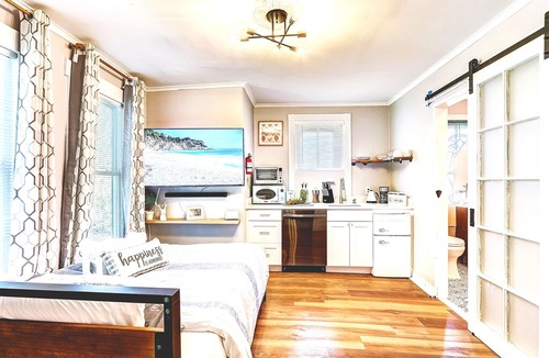 Woodbury Apartment | RetroChic★Parking★950Mb★20min->CenterCity&Airport3