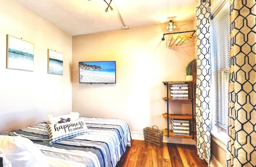 Woodbury House | RetroChic★Parking★950Mb★20min->CenterCity&Airport