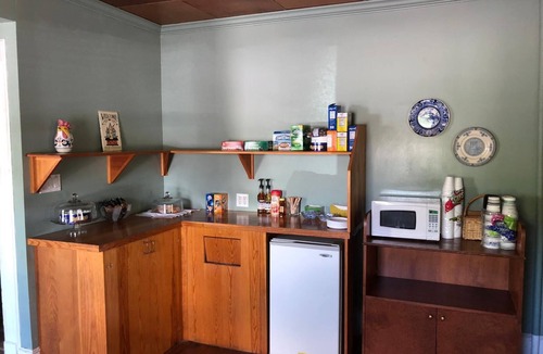 Roscoe Apartment | Reynolds House Inn - Motel Strip - Room 9