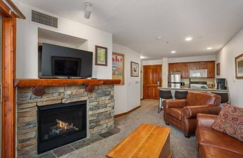 Snowshoe Apartment | RF219 Hot tub,Heated garage and Parking