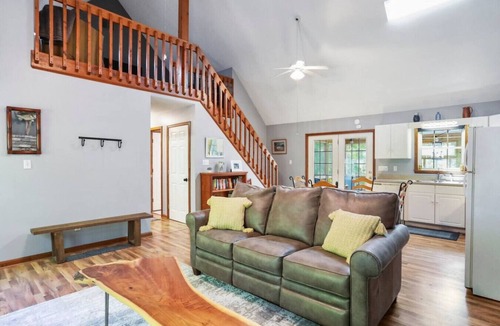 Berkeley Springs House | Ridge Top- Family and Pet friendly