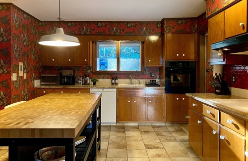 Poughkeepsie House | Ridgetop Wooded Retreat: MONTHLY BOOKINGS ONLY