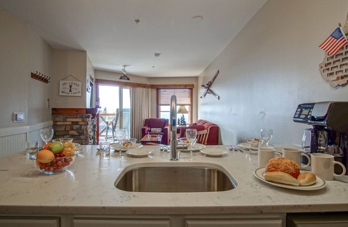 Snowshoe Condo | Rimfire 246: 1BR: Slope Side! Hot Tub! Tastefully Decorated